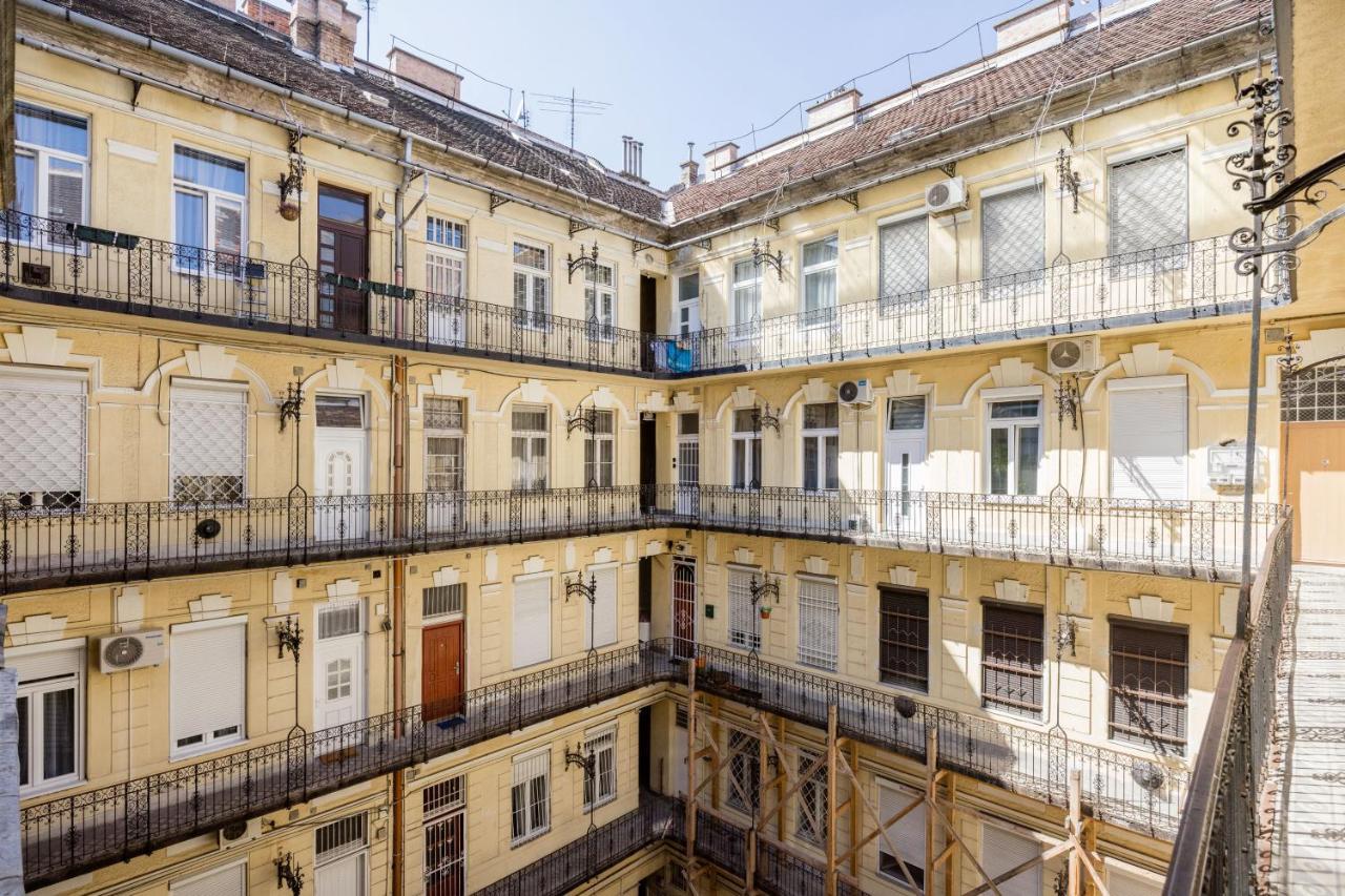 V12 Apartments, Budapest