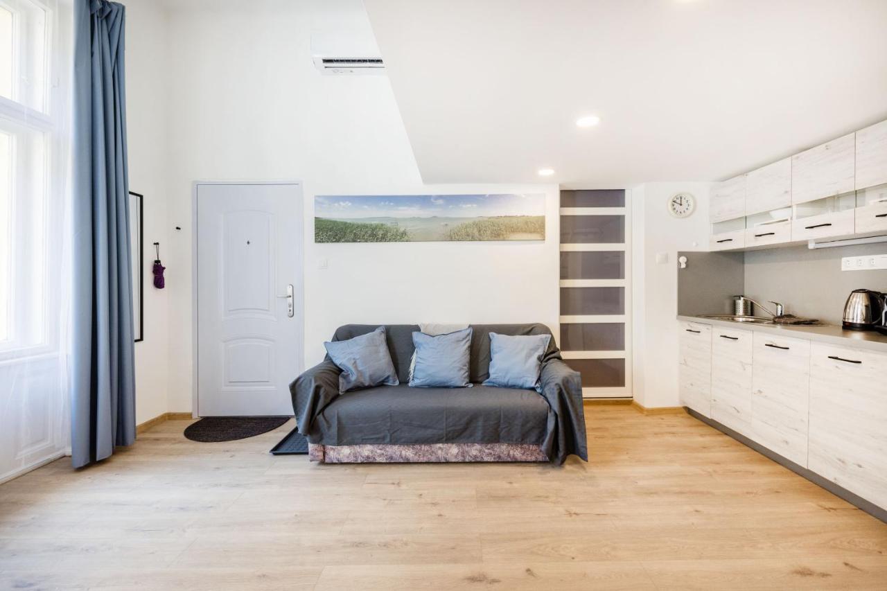 V12 Apartments — Photos 3